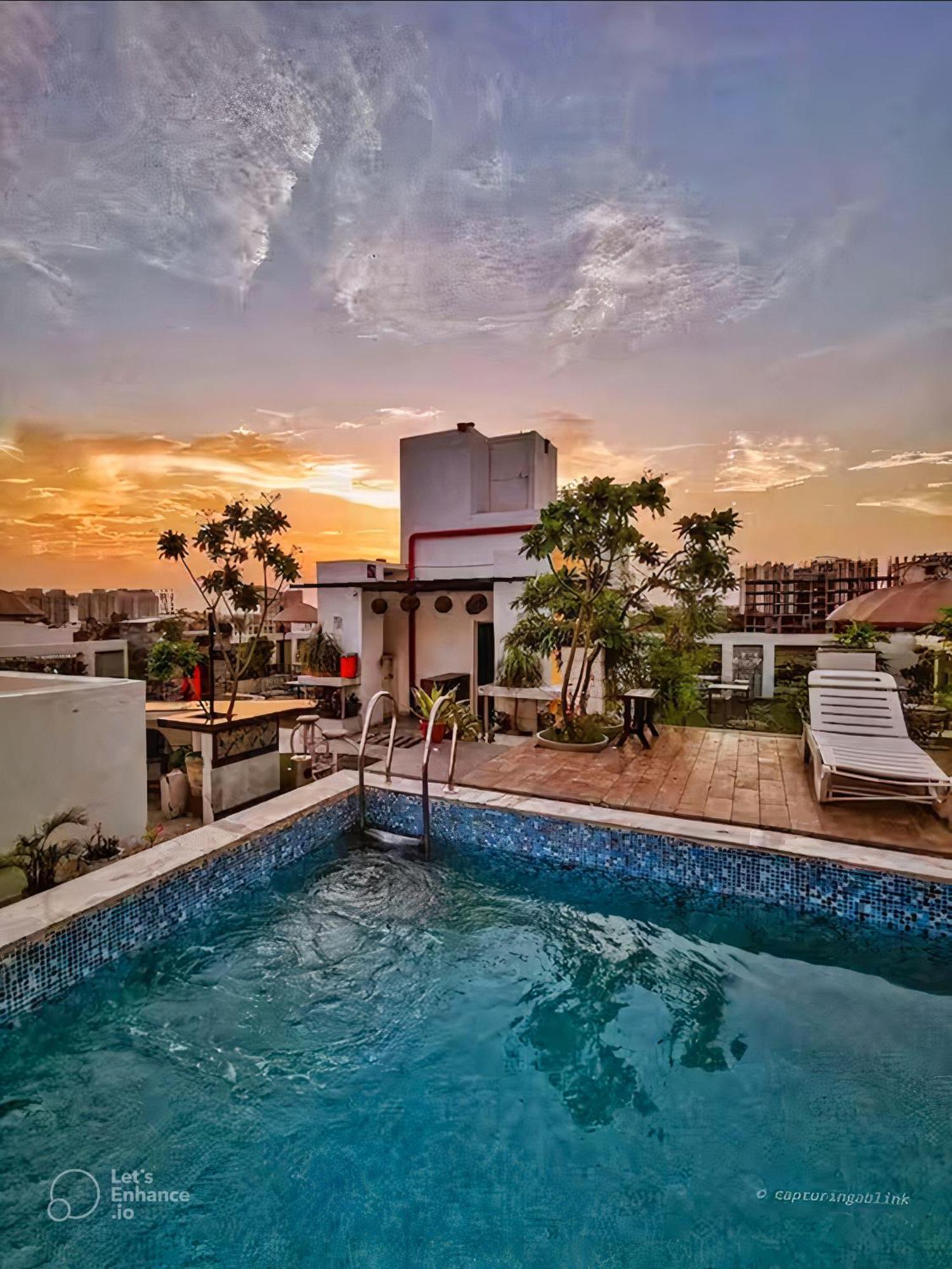 Hotel Sahibs Lighthouse - Swimming Pool Agra  Luaran gambar